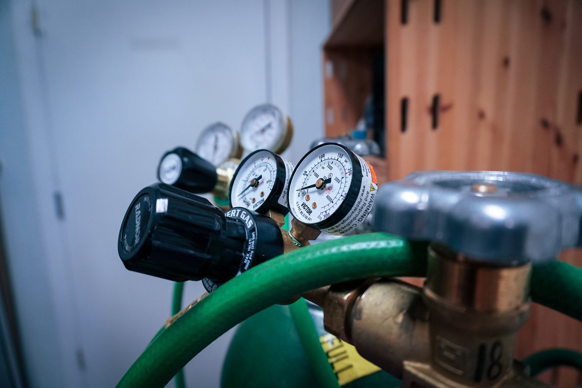 MVM Energie România lansează oferte cu preț fix la electricitate și gaze pentru clienți casnici și firme mici