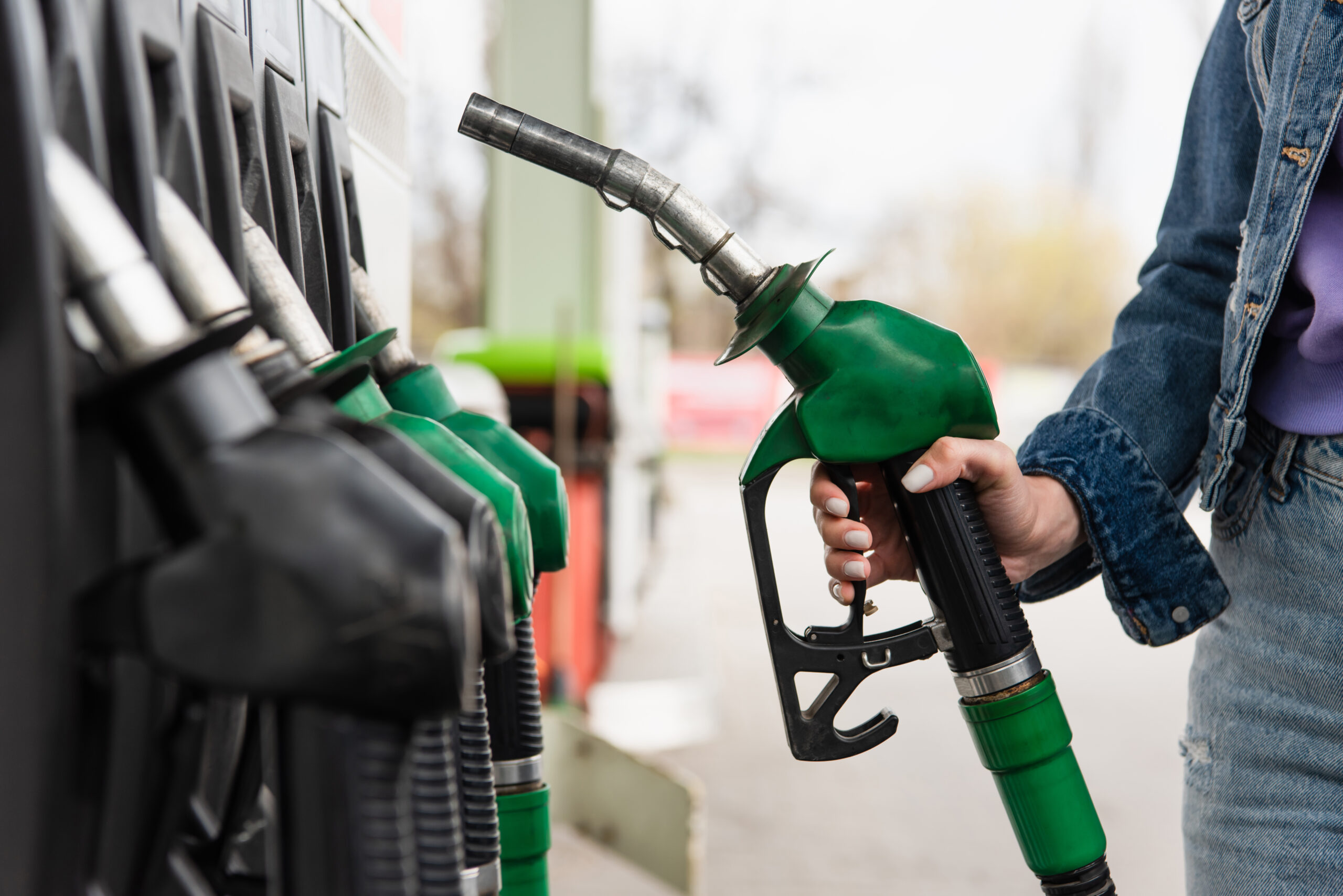 Riscul de scumpire a carburanților: Legislația actuală ar putea favoriza marile companii petroliere