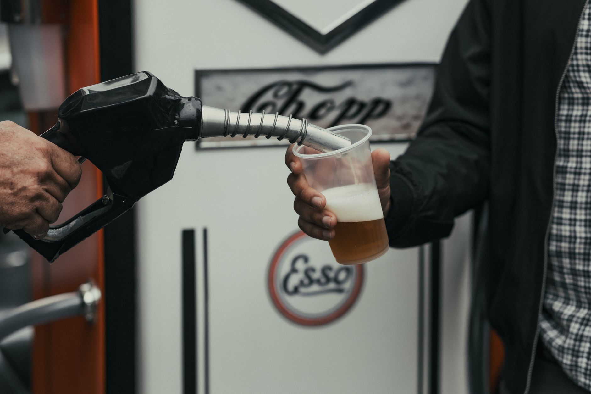 Germania introduce măsuri pentru limitarea creșterii prețurilor la carburanți: reduceri de taxe și plafonare