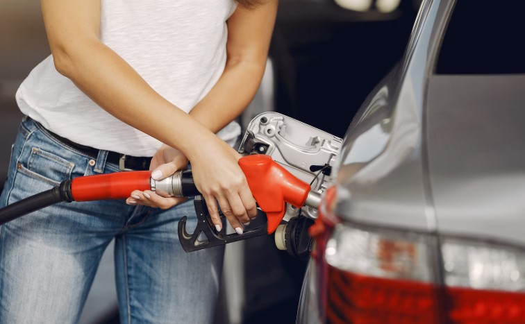 Benzina a atins un nou record istoric în România. Prețul mediu s-a apropiat de 10 lei pe litru