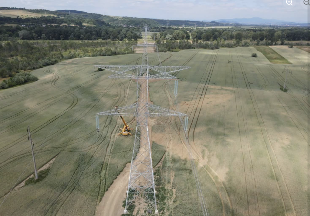Transelectrica extinde rețeaua de transport pentru a integra creșterea energiei regenerabile și a stocării