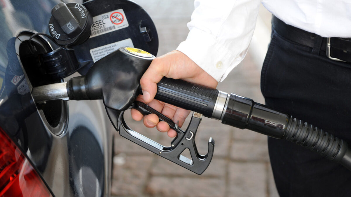 Benzina s-a scumpit cu 6,6% în România în august, a doua cea mai mare creștere din Uniunea Europeană