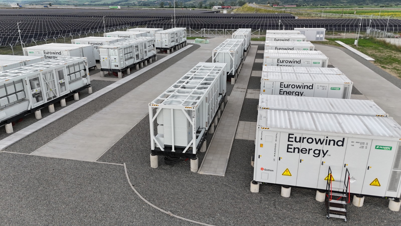Eurowind Energy România finalizează sistemul de stocare în baterii de la Teiuș, județul Alba