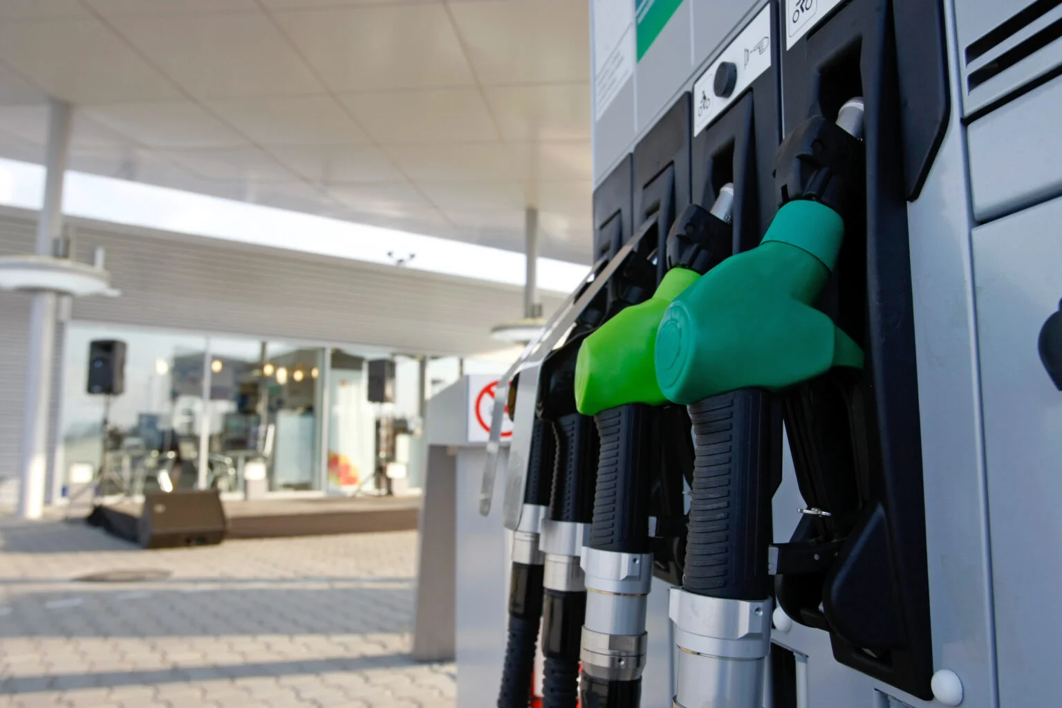 Prețul benzinei a depășit pragul de 10 lei, Siegfried Mureșan propune măsuri pentru reducerea costurilor