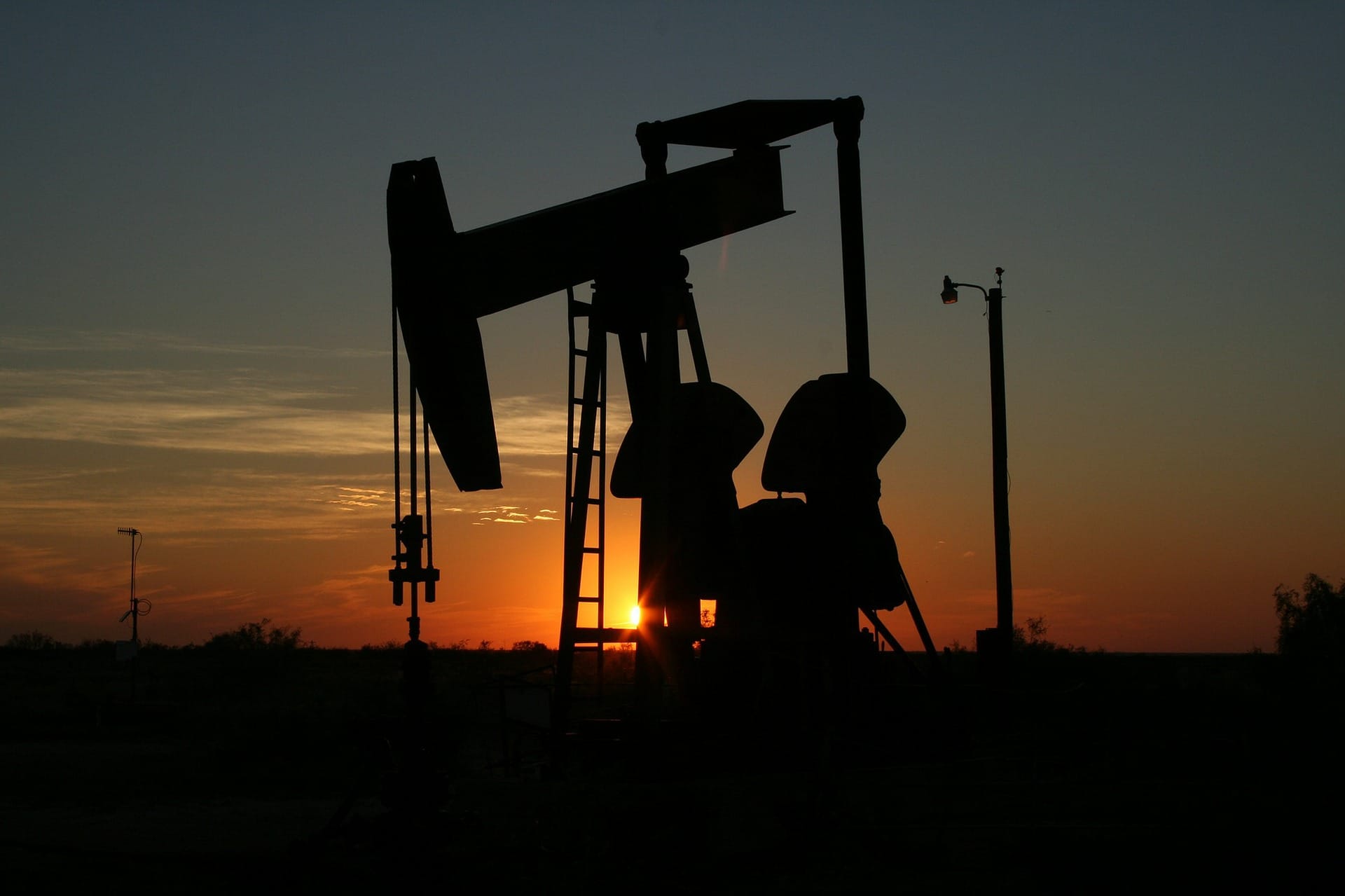 Epuizarea stocurilor de petrol din Arabia Saudită: Întreruperea conductei amenință oferta globală