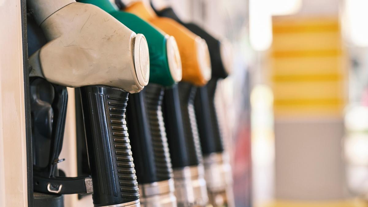 Prețul petrolului a depășit pragul de 100 de dolari pe baril din cauza tensiunilor din Orientul Mijlociu