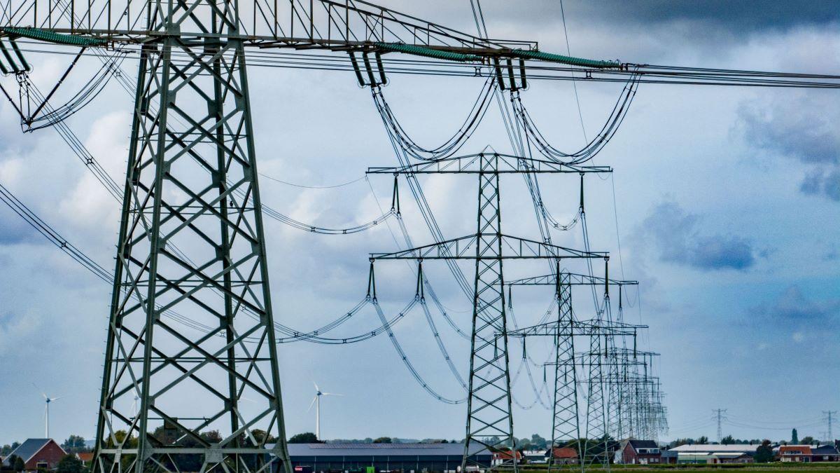 Importurile de energie în România în perioada de alertă: cum funcționează mecanismele de tranzacționare