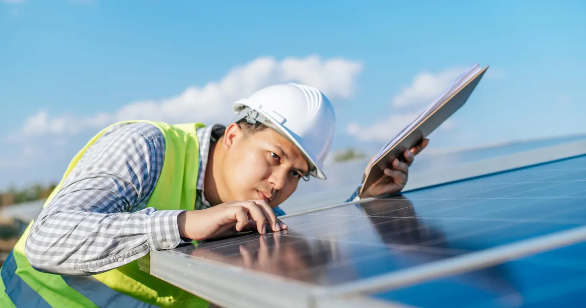 Restricții UE asupra echipamentelor fotovoltaice: costurile proiectelor finanțate din fonduri europene vor crește
