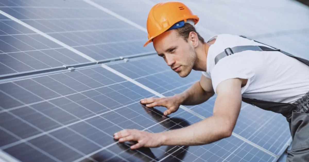 Instalarea panourilor solare de către vecini influențează deciziile de consum și achiziții în zonă