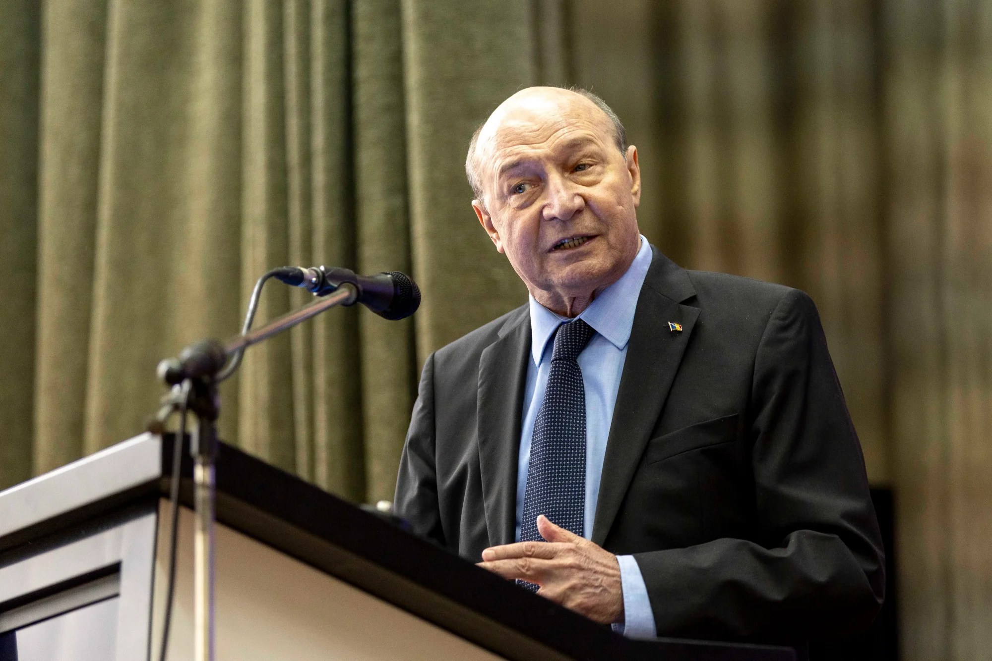 Traian Băsescu susține decizia Romgaz de a refuza achiziția de gaze naturale lichefiate
