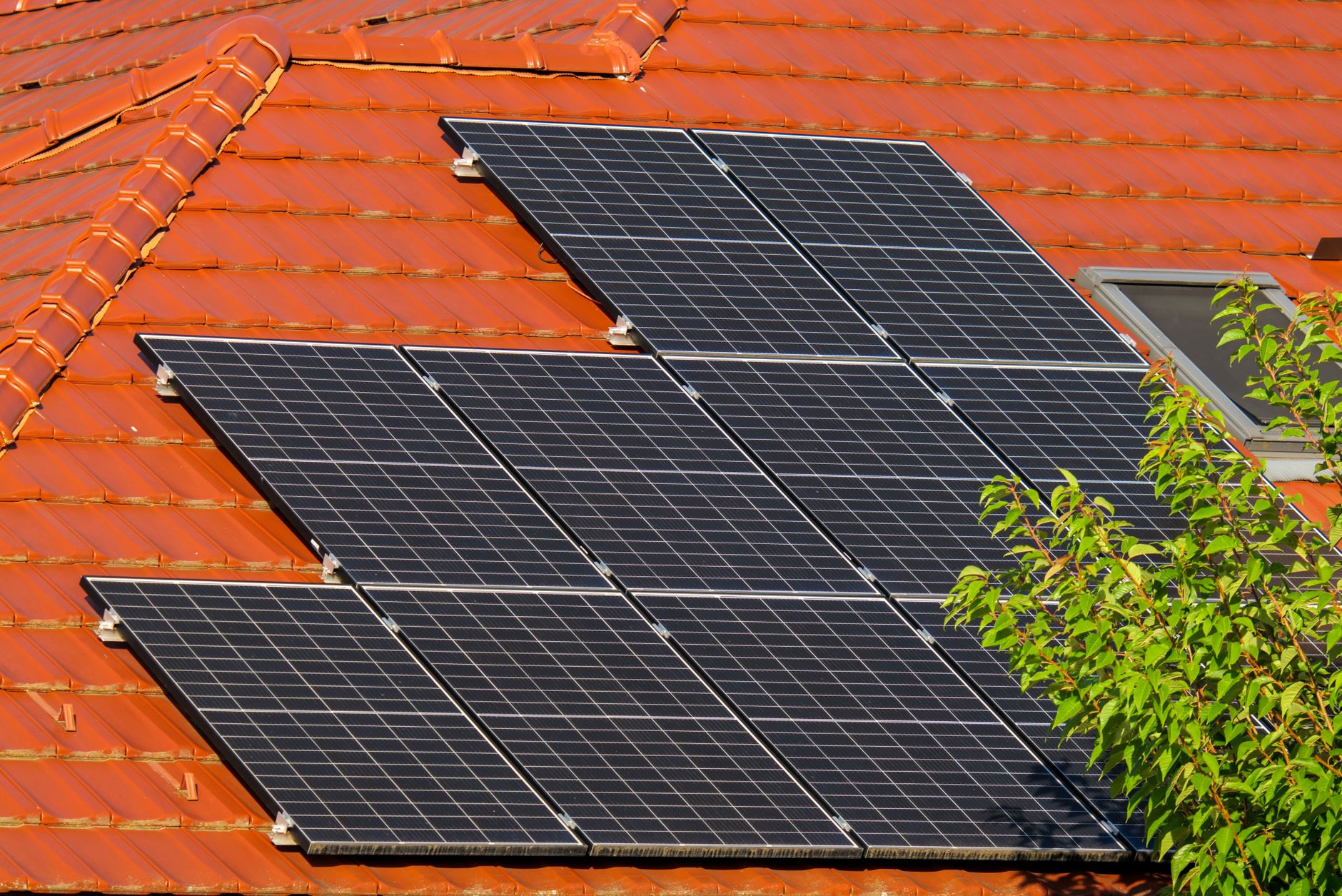 Importanța monitorizării sistemelor fotovoltaice pentru optimizarea consumului de energie