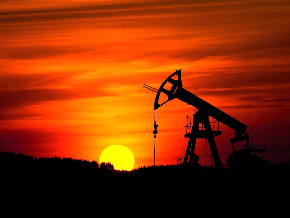 Prețul petrolului Brent a depășit pragul de 100 de dolari pe baril după restricțiile chineze de export