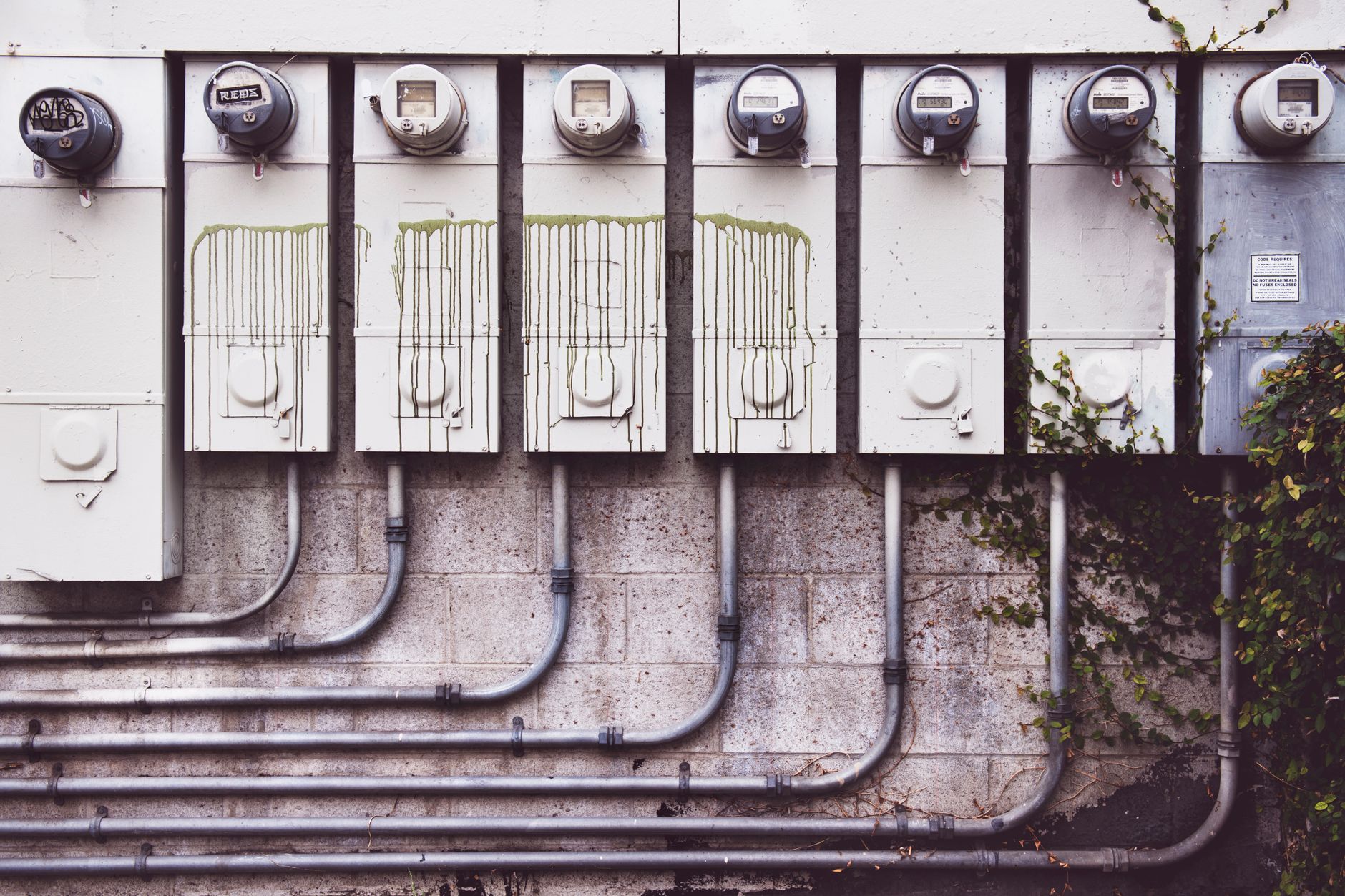 Estimările AEI: Facturile la energia electrică vor crește de la toamnă