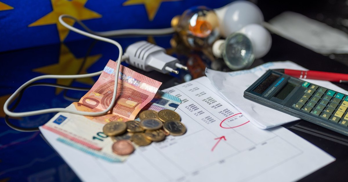 Scenarii de creștere a prețului la electricitate: facturile ar putea crește cu până la 50 de bani pe kWh