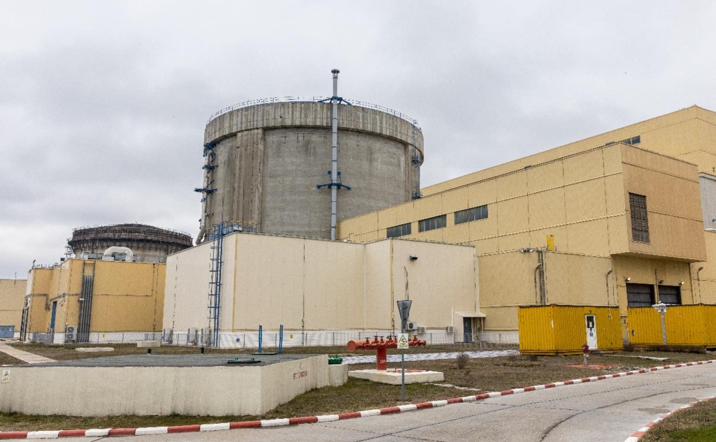 Nuclearelectrica precizează că reactoarele de la Cernavodă sunt oprite în siguranță din cauza nivelului Dunării