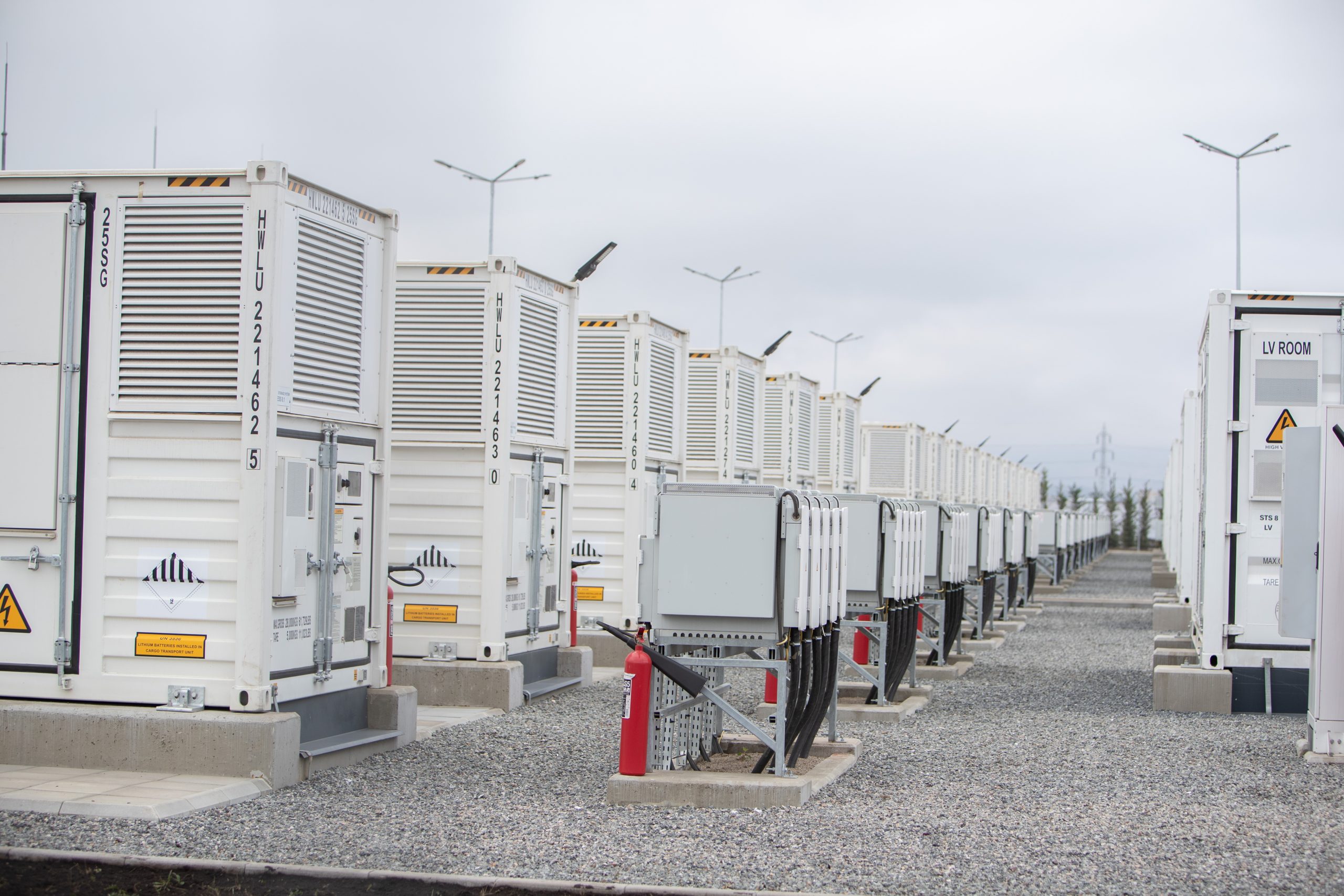 Construcția unui sistem de stocare a energiei în Neamț, un proiect de 100 MWh condus de Parapet și MetaWealth