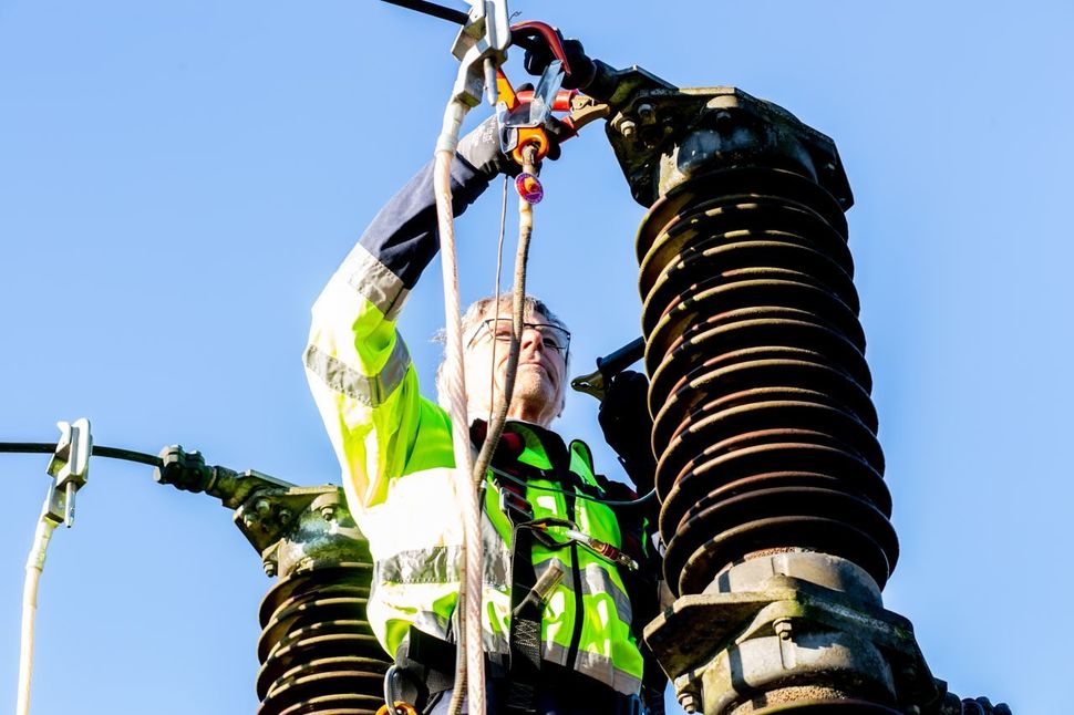 ANRE va refuza procesarea reclamațiilor la energie care conțin injurii sau sunt neclare