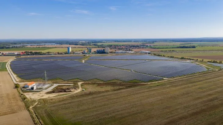 Enery finalizează prima centrală solară dezvoltată integral în Cehia, în Dynín